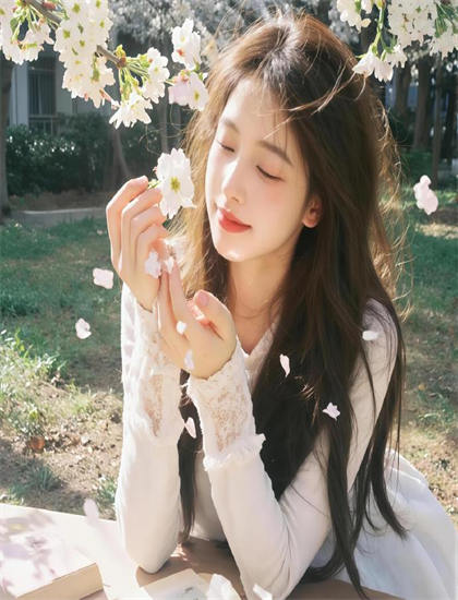 美术设计：《嗜血追星女》奖项的荣誉获得与行业认可——东方与西方的碰撞